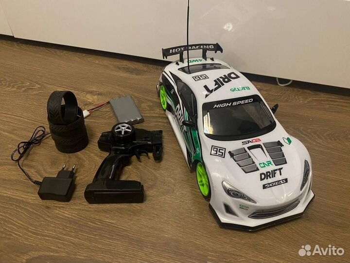 Машина на радиоуправлении для дрифта