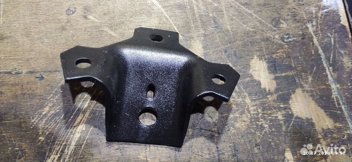 Кранштейн двигателя змз 402