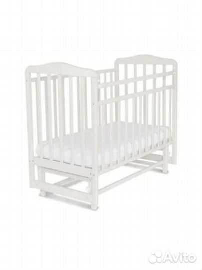 Детская кроватка с поперечным маятником