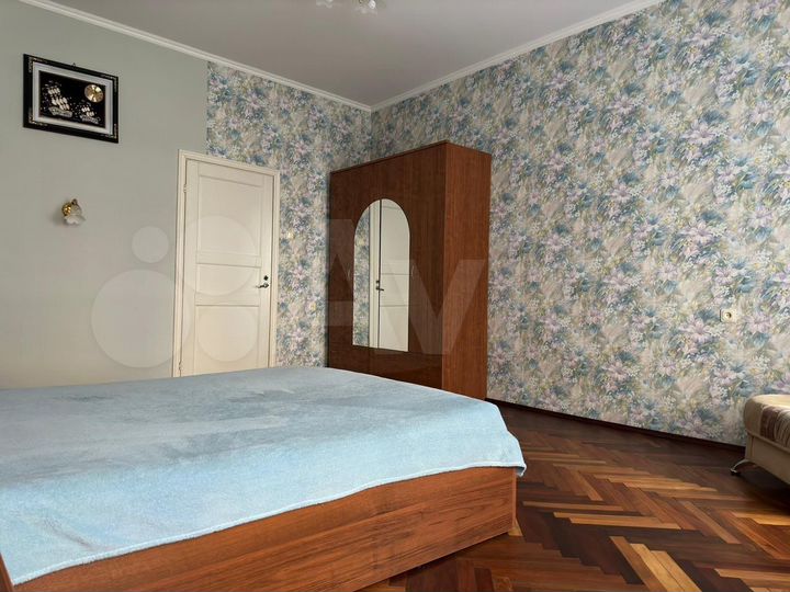 3-к. квартира, 100 м², 2/6 эт.