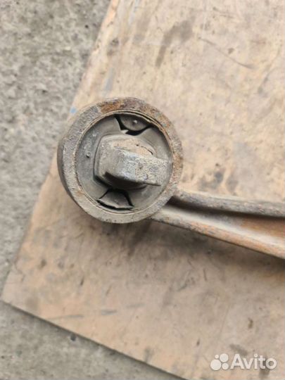 Кронштейн крепления редуктора Mercedes W639