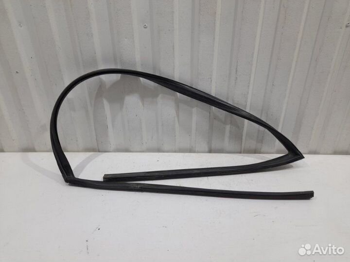 Уплотнитель стекла двери передней левой Hyundai