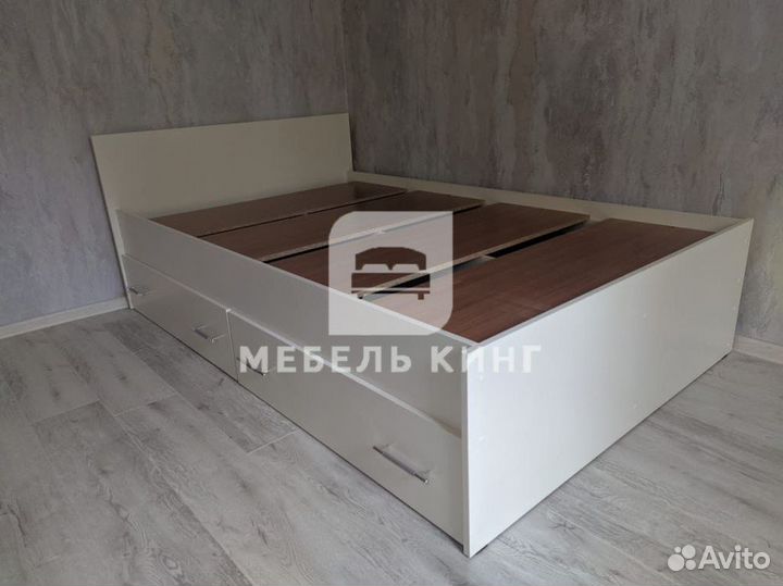 Кровать с матрасом