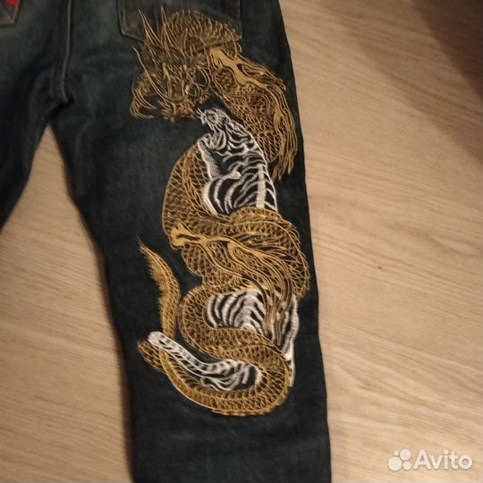 Джинсы evisu