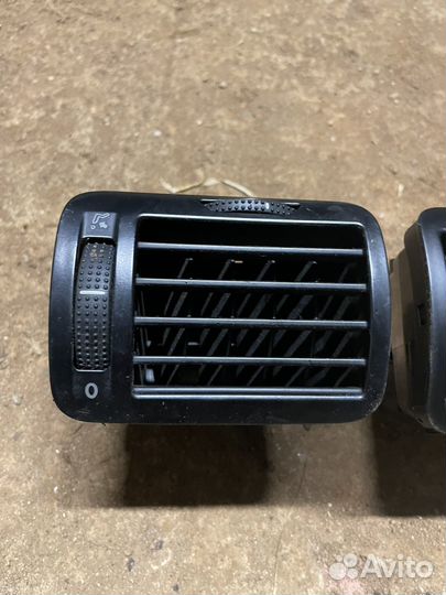 Дефлектор в торпеду Volkswagen Passat B5