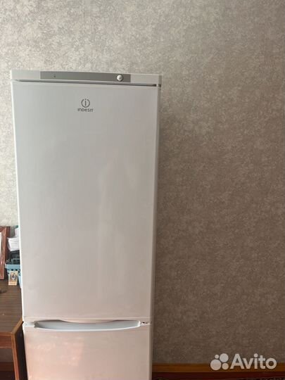 Холодильник бу Indesit 2х камерный