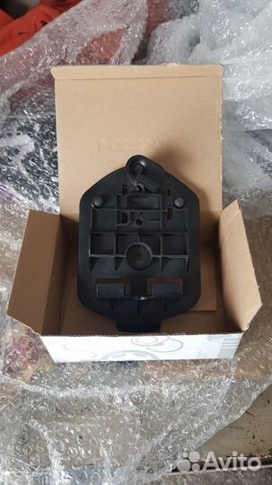 Крепление знака аварийной остановки Mercedes-Benz