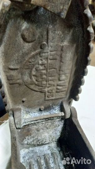 Старинный угольный утюг