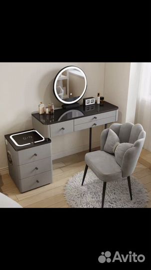 Туалетный столик с зеркалом и подсветкой