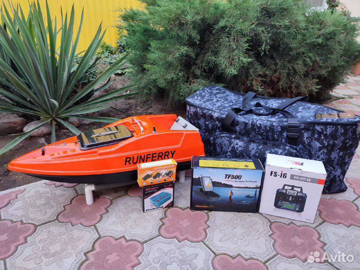 Прикормочный карповый кораблик для рыбалки