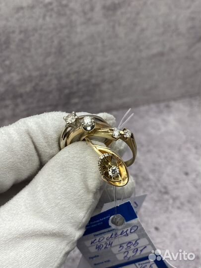 Кольцо с бриллиантом
