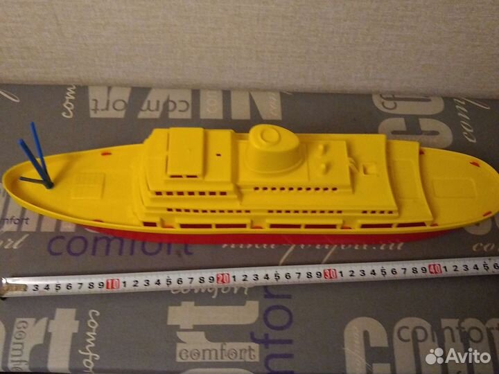 Грузовик и корабль, пианино