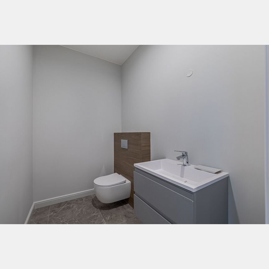 4-к. квартира, 129,9 м², 7/8 эт.