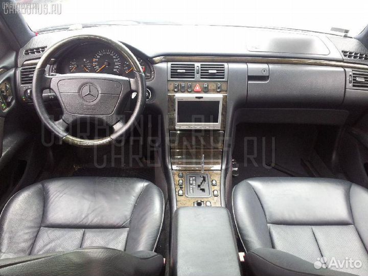 Петля двери передняя Mercedes-benz E-class wagon S210.265