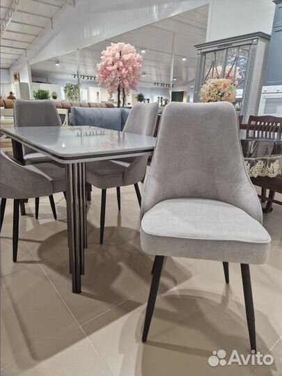 Обеденный стол Амадей