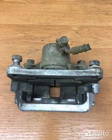 Суппорт задний левый Toyota Land Cruiser Prado 150