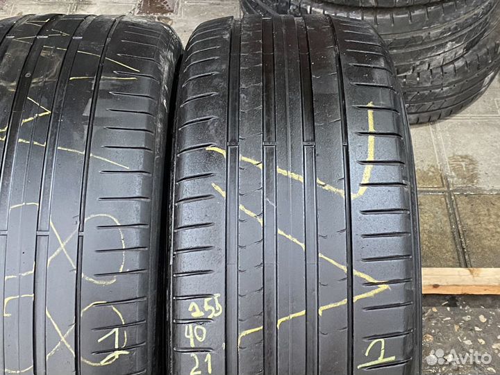 Pirelli P Zero PZ4 255/40 R21