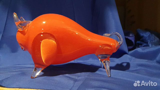 Бык Синий и красный стекло