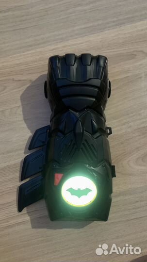 Перчатка batman