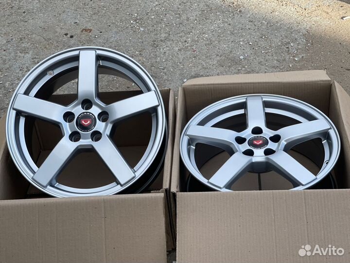 Диски 5*100 R16 Vossen CV3 серебро