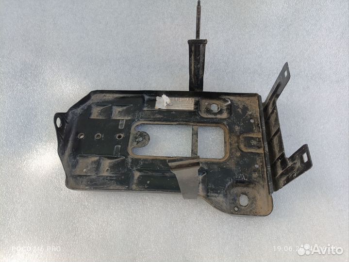 Площадка аккумулятора Mercedes w221