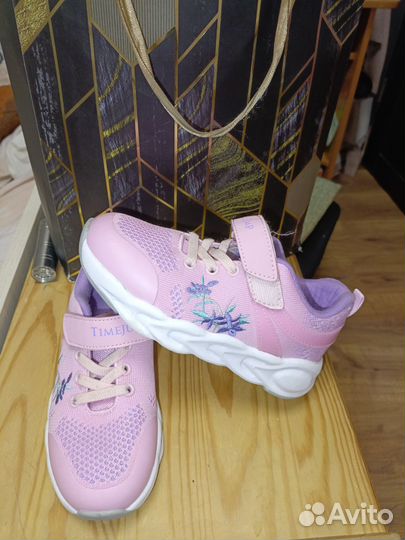 Кроссовки для девочки