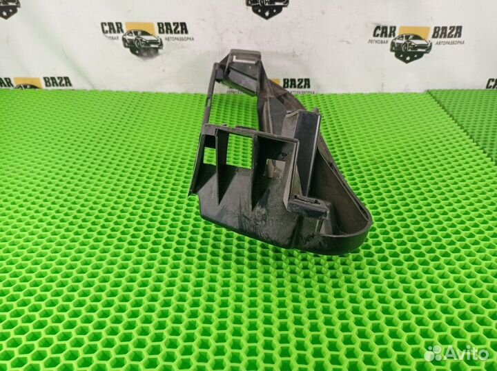 Решетка в бампер правая R BMW 1