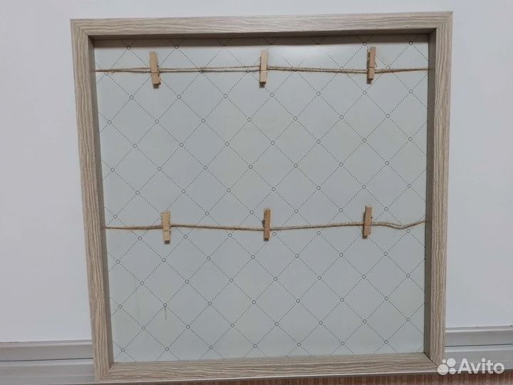 Доска для фото на верёвках с прищепками