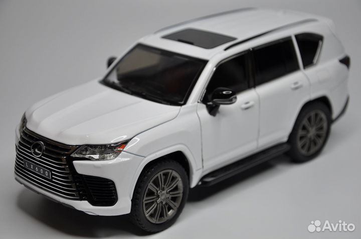 Модель автомобиля Lexus LX 600 металл