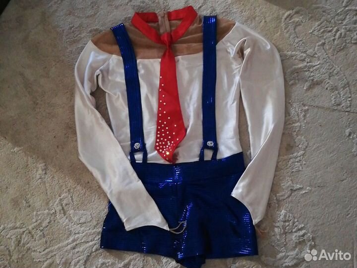 Костюм для выступления по фигурному катанию