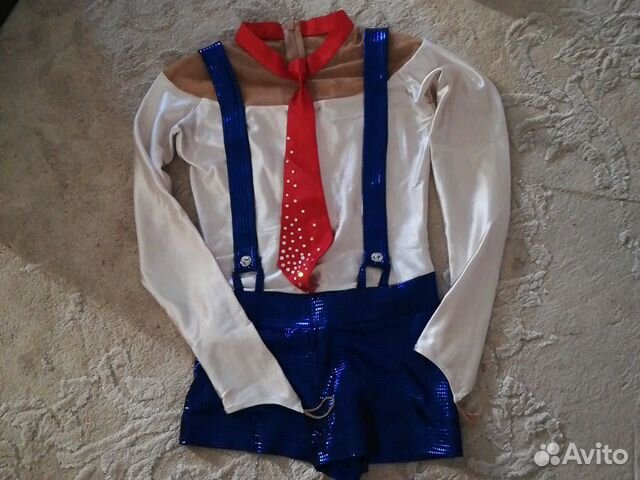 Костюм для выступления по фигурному катанию