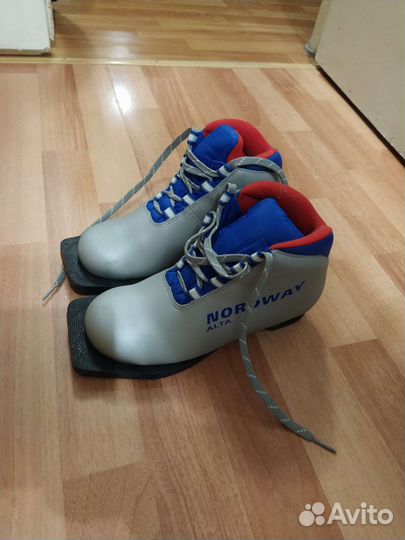 Лыжные ботинки классические