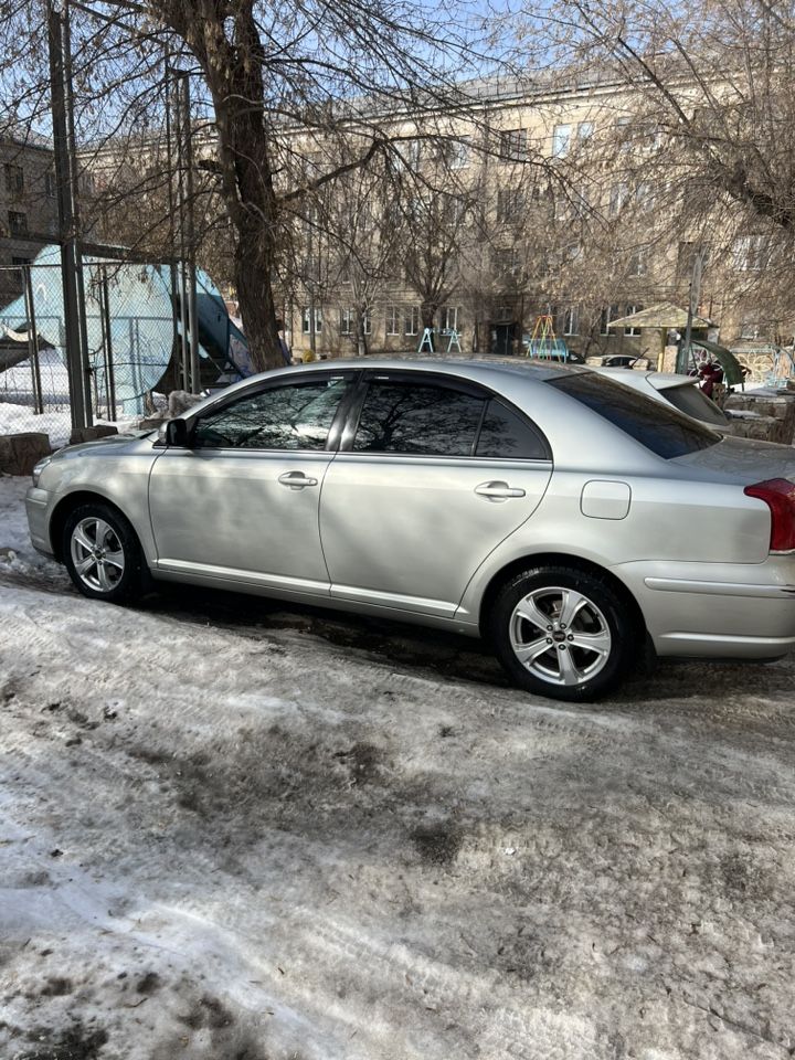 Toyota Avensis: фото владельца