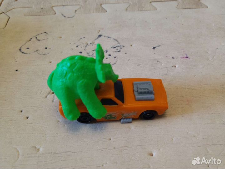 Машинка хотвилс из макдональдса с динозавром