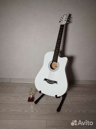 Гитара с медиатором