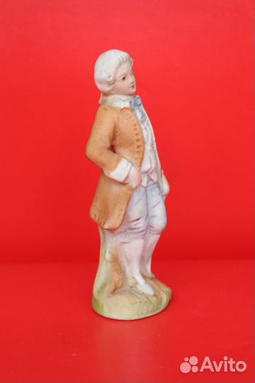 Статуэтка Юноша фарфор бисквит.Capodimonte Италия