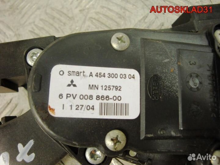 Педаль газа Mitsubishi Colt Z3 MN125792