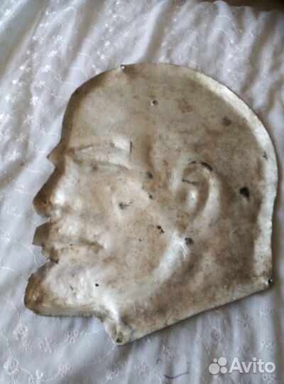 Барельеф В.И. Ленин