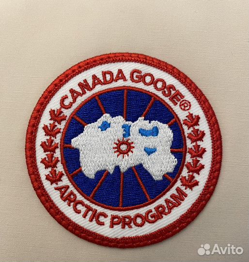 Canada goose жилетка новая