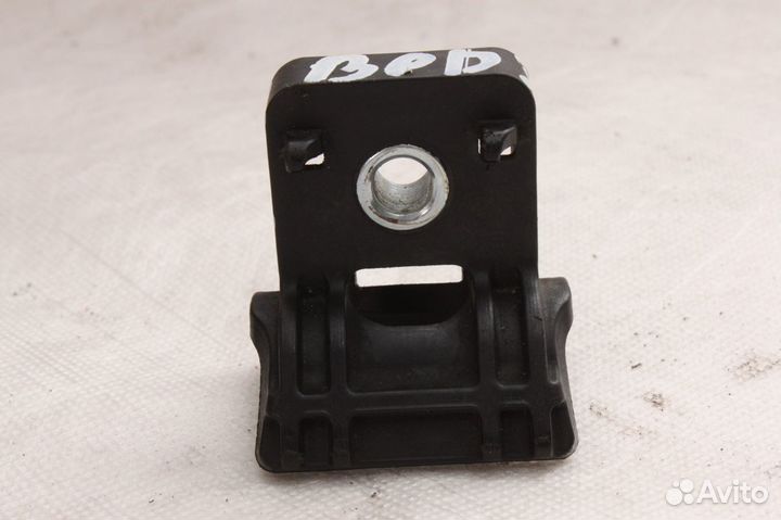 Кронштейн радиатора верхний Опель Астра J