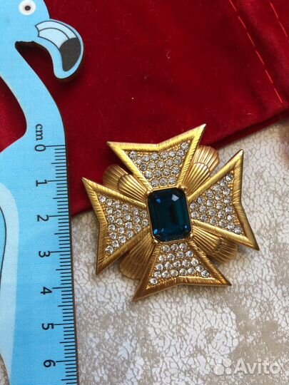 Великолепная брошь Joan Rivers