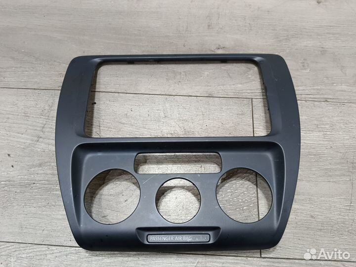 Рамка магнитолы для Volkswagen Jetta 6