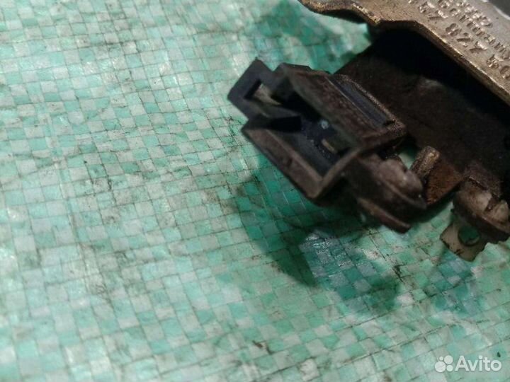 Замок багажника Volkswagen Passat B3