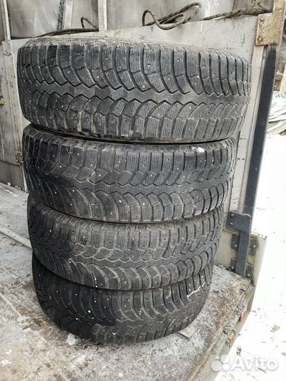 Bridgestone Blizzak Spike-01 235/65 R17 19