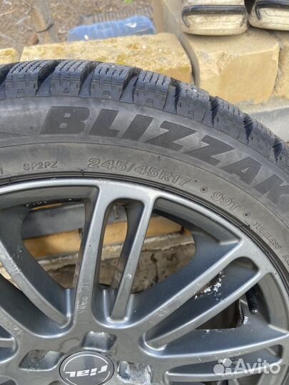 Bridgestone Blizzak Spike-02 245/45 R17