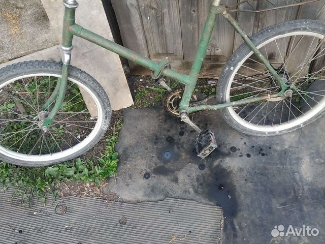 Колесо велосипеда школьник