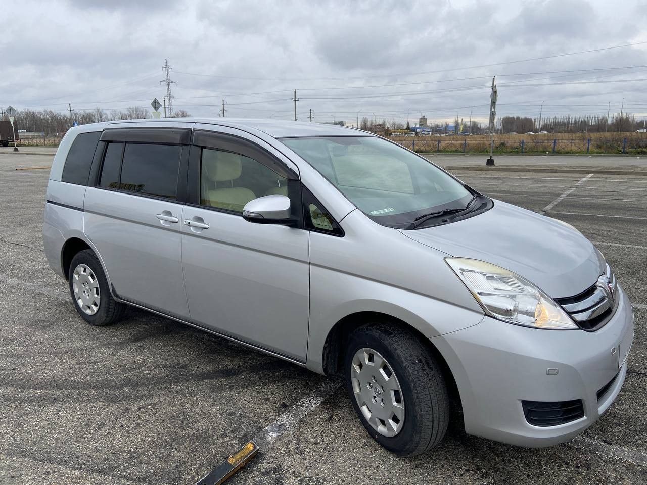 Toyota Isis
