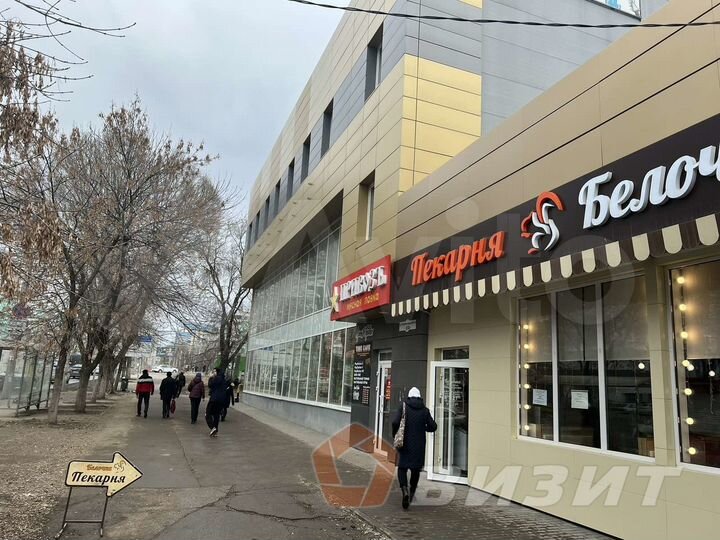 Торговая площадь, 170 м² с витражами на остановке