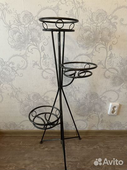 Подставка для цветов металлическая