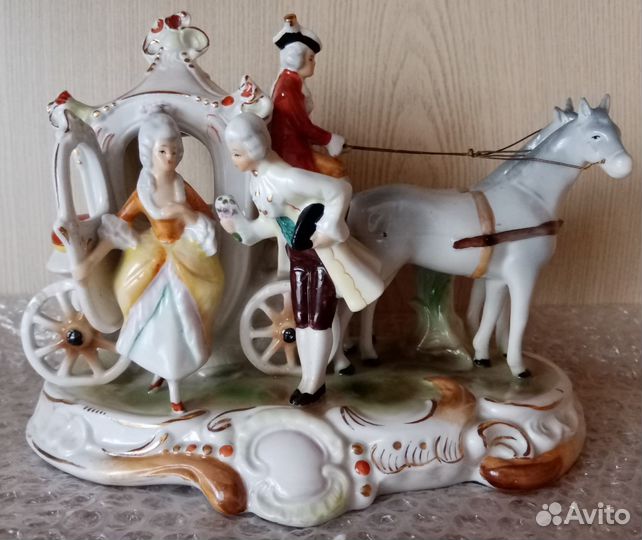 Статуэтка фарфоровая 